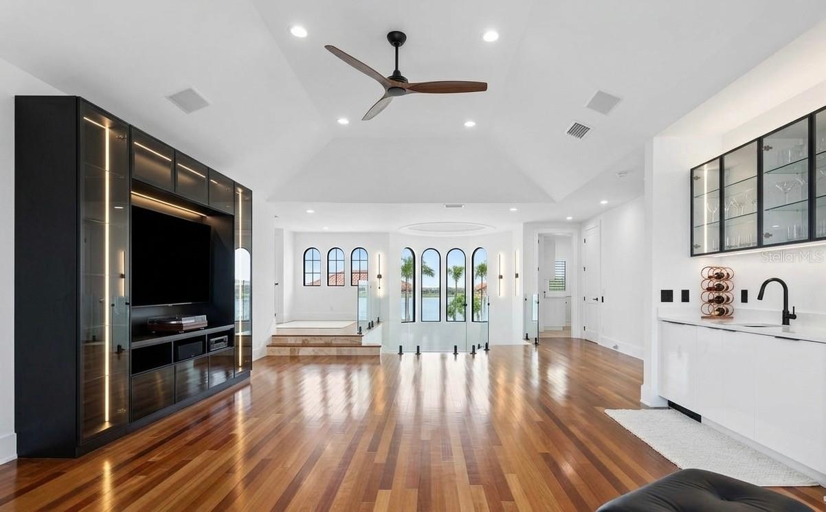 THE RESERVE OF OLD TAMPA BAY - Residential