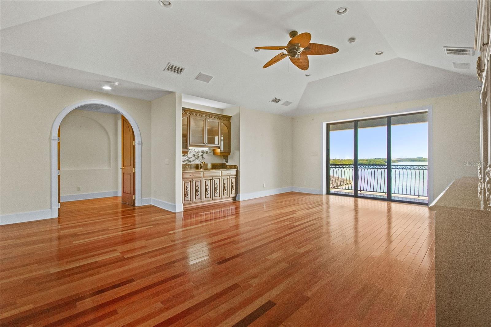 THE RESERVE OF OLD TAMPA BAY - Residential