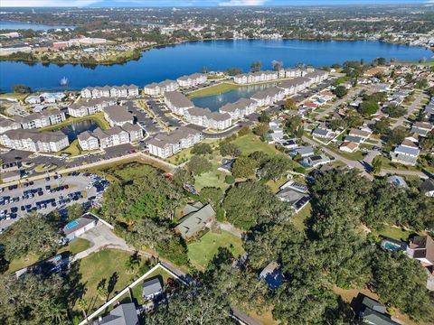 A home in WINTER HAVEN