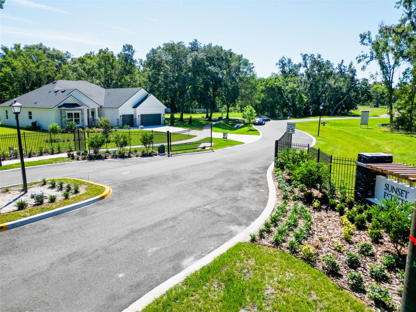 SUNSET ESTATES - Land