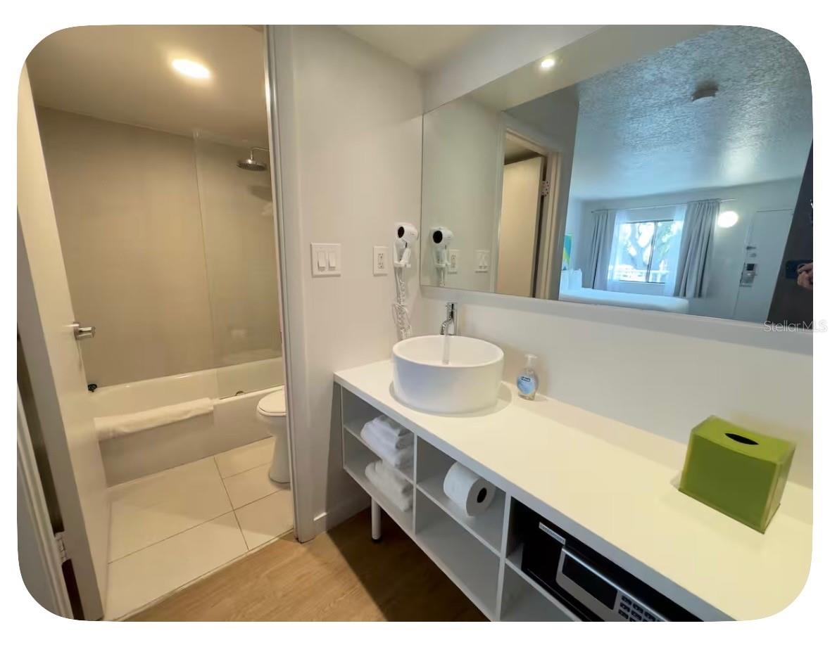 5367 W IRLO BRONSON MEMORIAL HIGHWAY 1-205