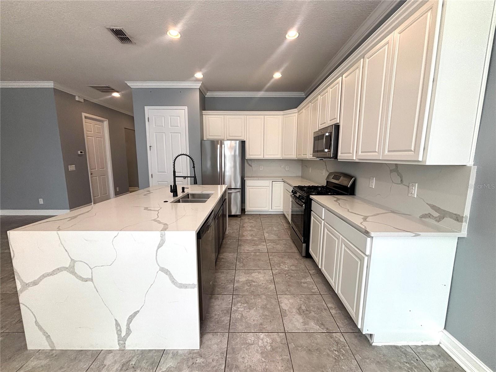 HILLTOP RESERVE PH II - Residential Lease