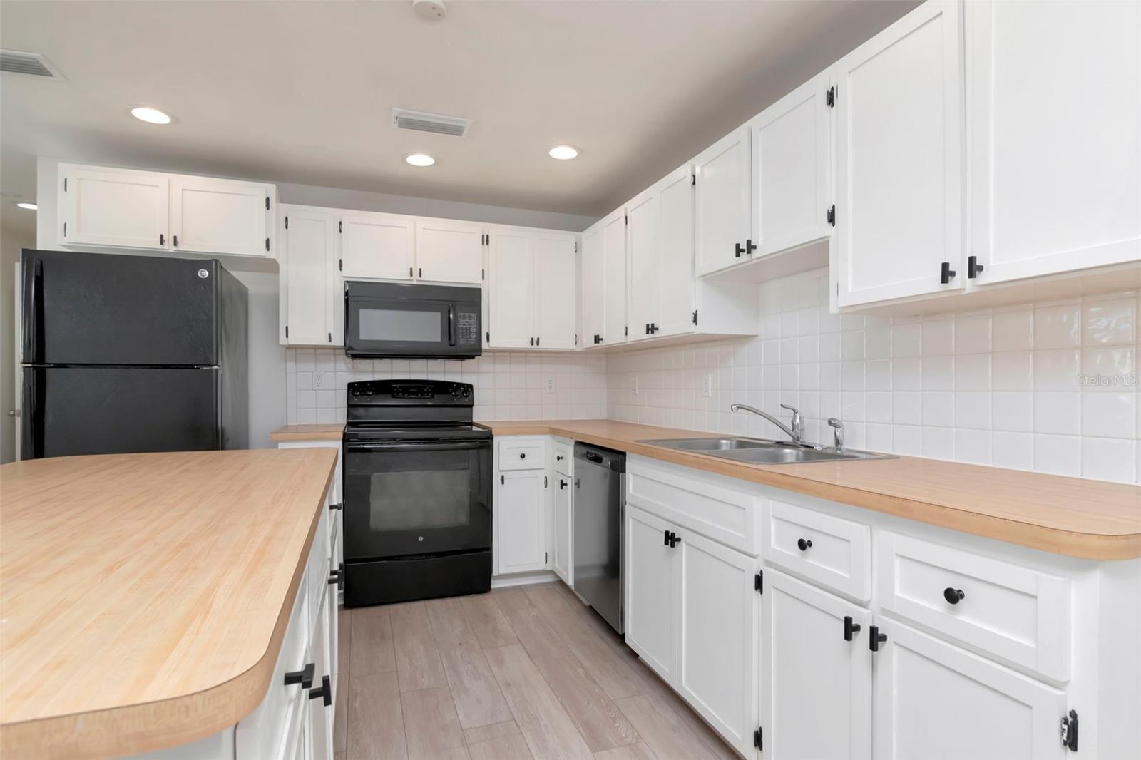 ARCADIAN HEIGHTS - Residential