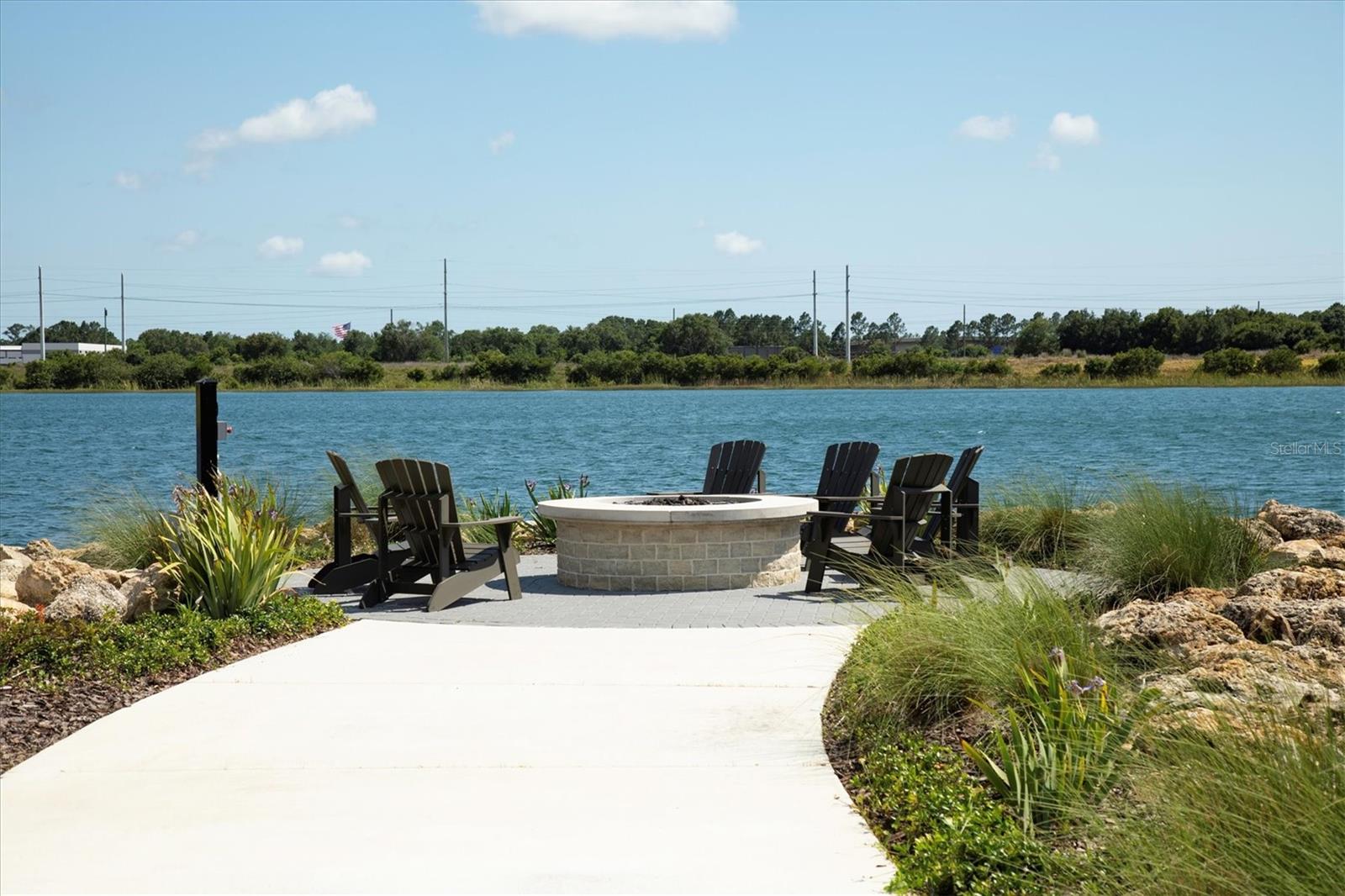 LAKEHOUSE COVE/WATERSIDE PH 1 - Residential