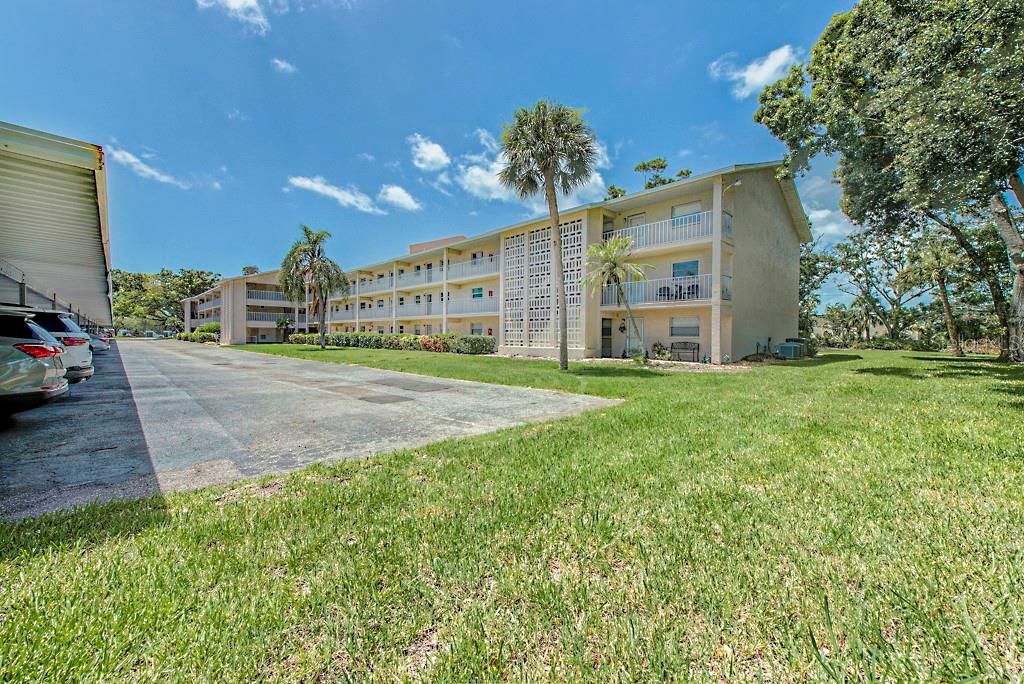 Photo of 3987 Maceachen Boulevard #123, Sarasota, FL 34233 (MLS # A4660239)