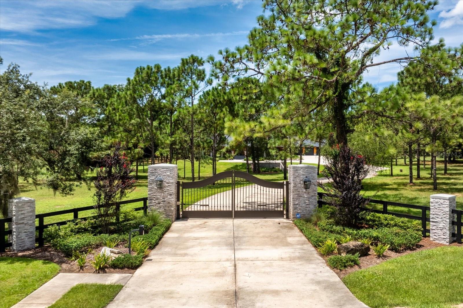5208 EFFIE DRIVE