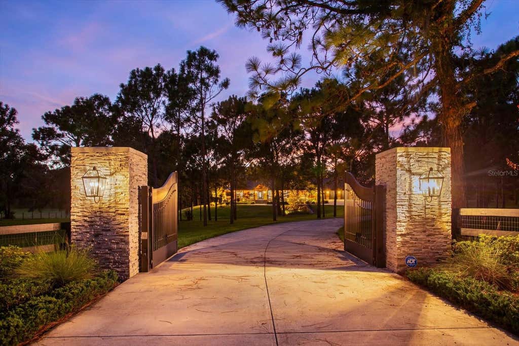 Photo of 5208 Effie Drive, Apopka, FL 32712 (MLS # O6433611)