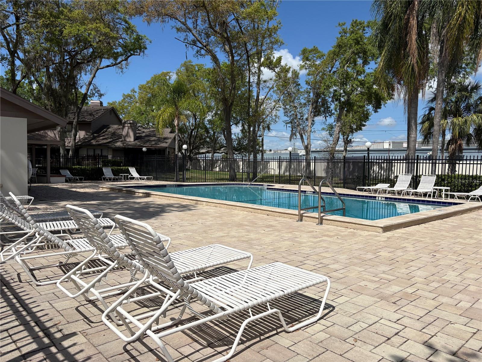 OAK PARK TWNHMS - Residential