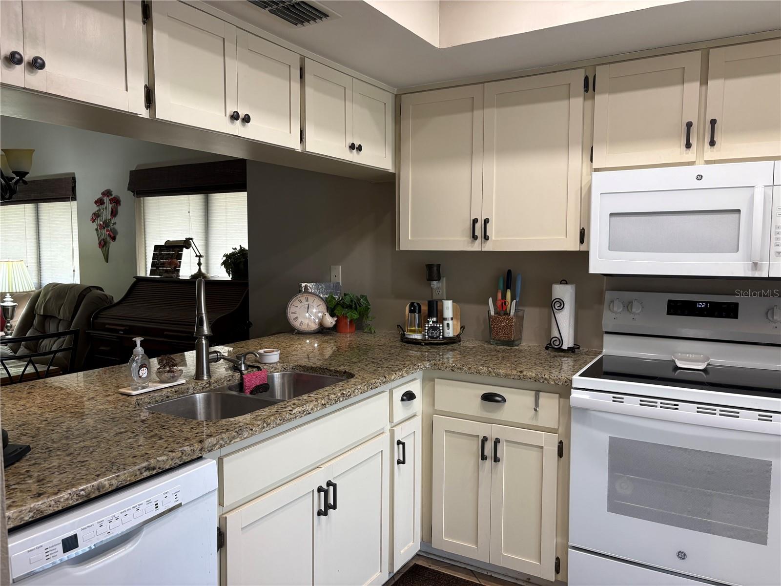 OAK PARK TWNHMS - Residential