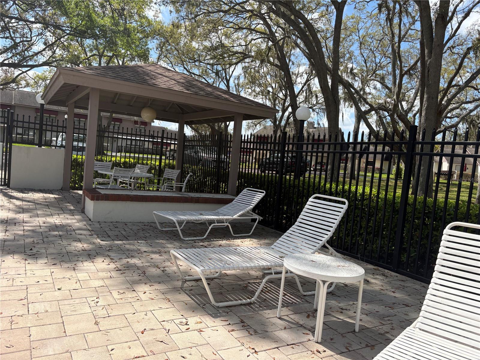 OAK PARK TWNHMS - Residential