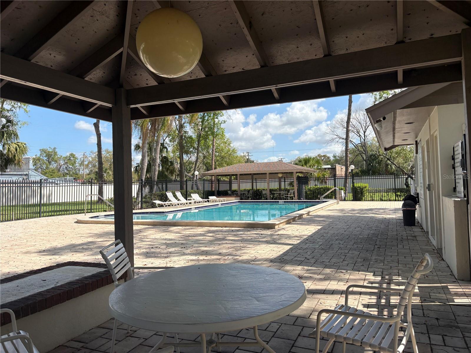 OAK PARK TWNHMS - Residential