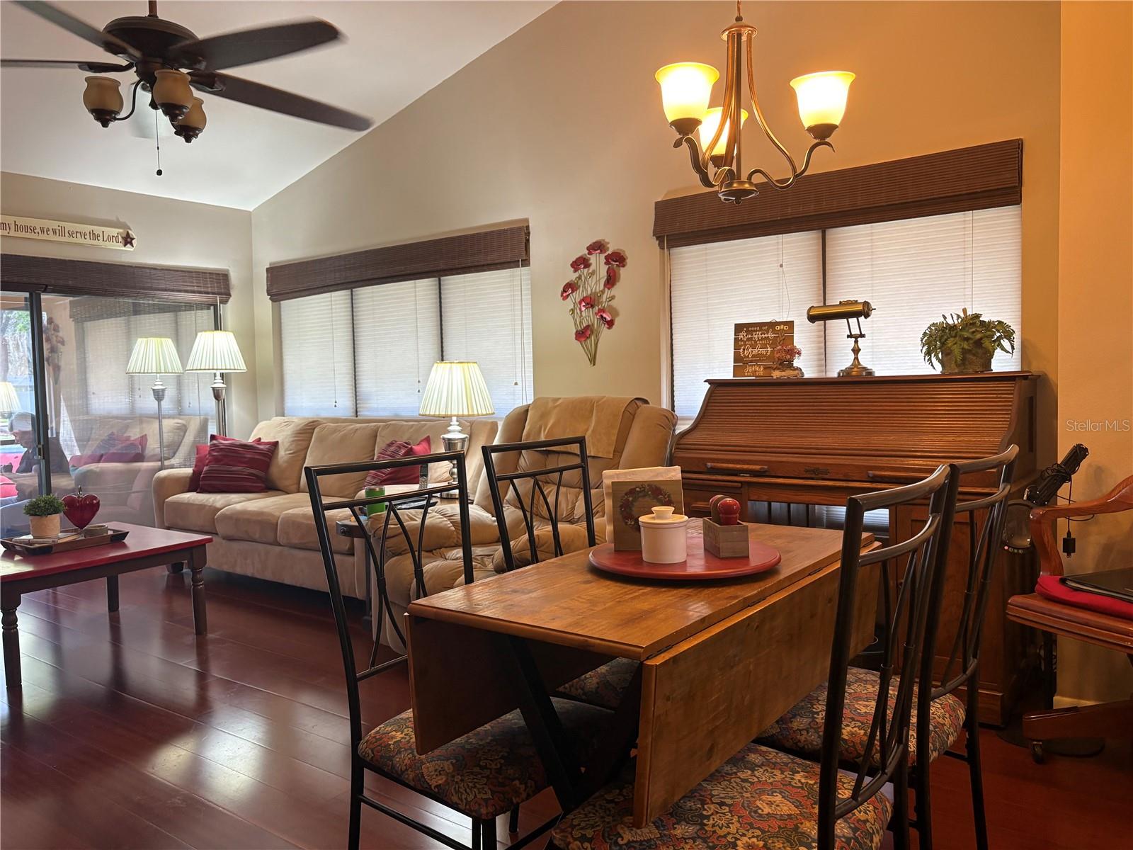 OAK PARK TWNHMS - Residential