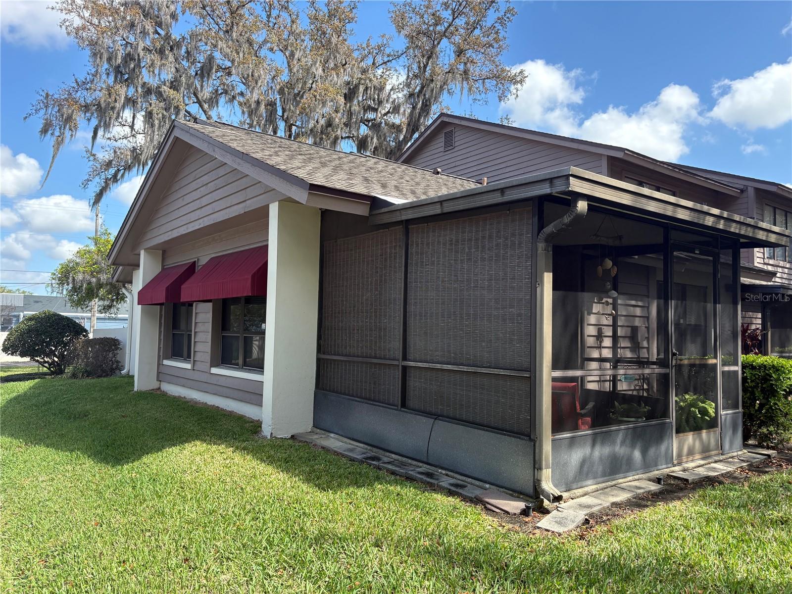 OAK PARK TWNHMS - Residential