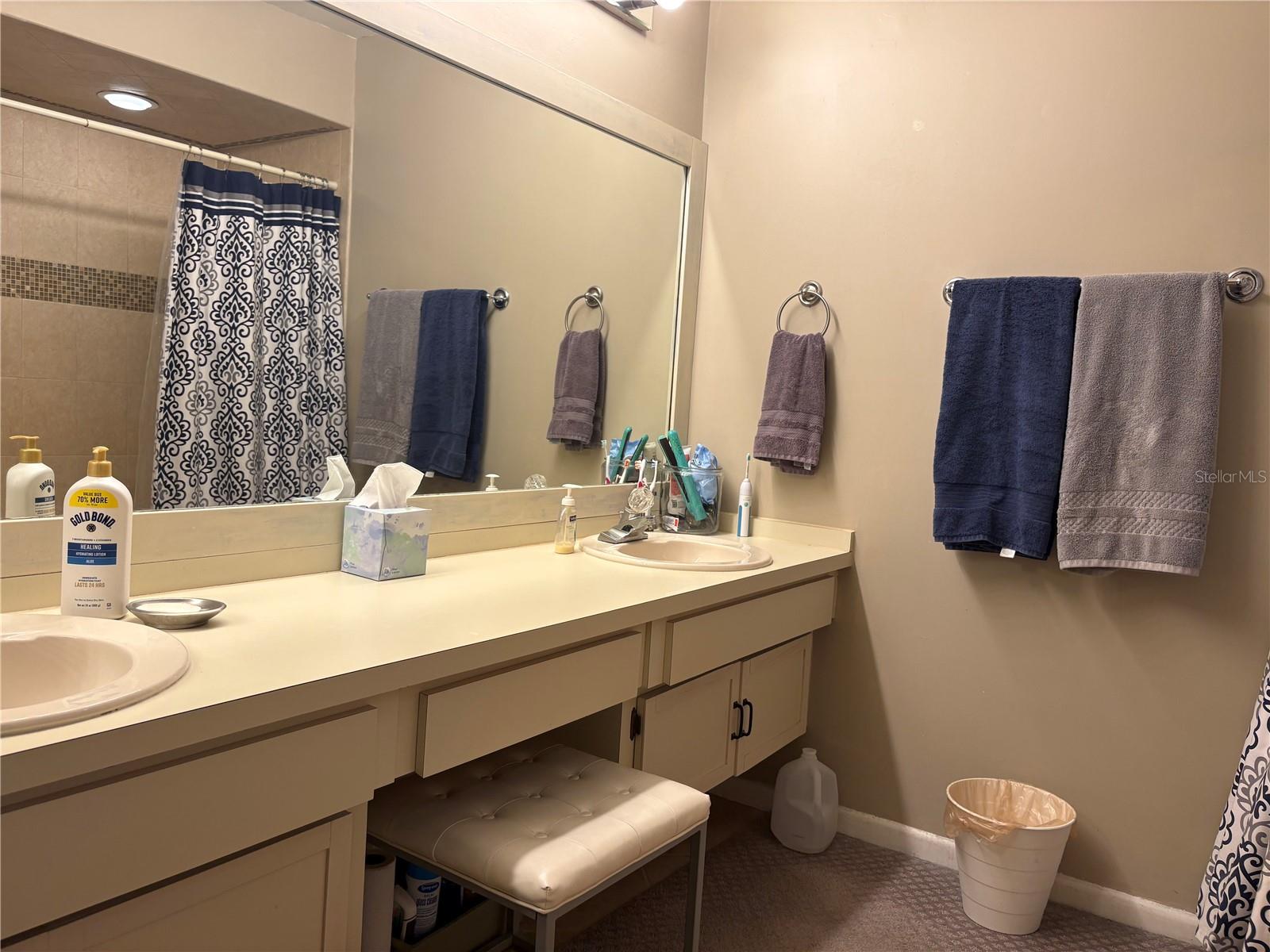 OAK PARK TWNHMS - Residential