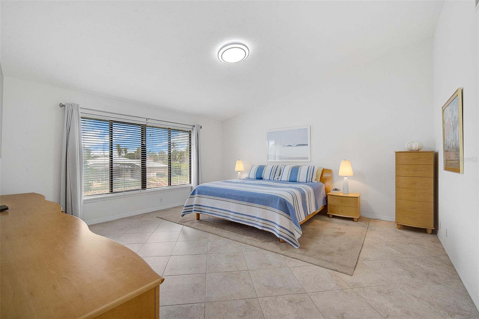 SCHOONER BAY - Residential Lease
