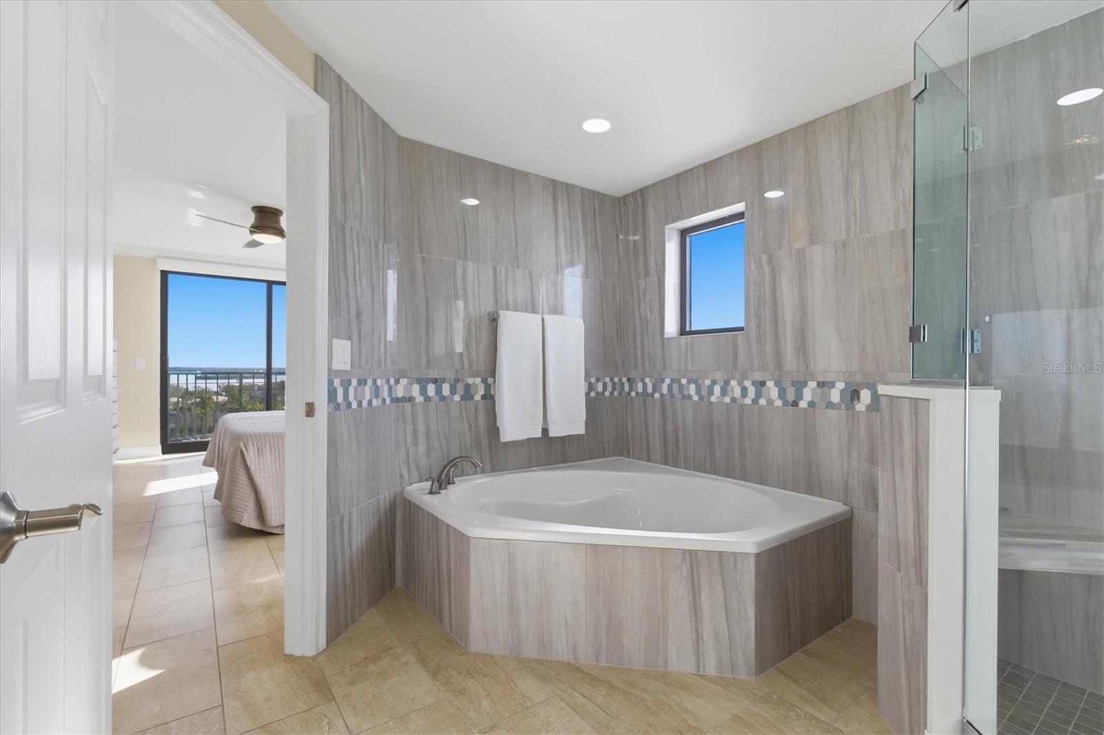 SUNWATCH ON ISLAND - Residential