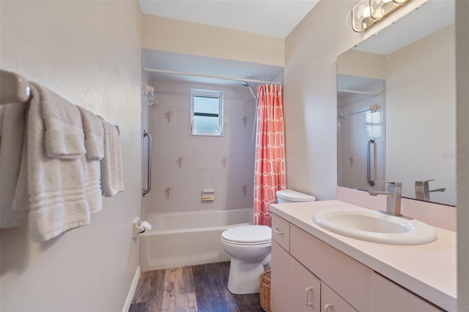 QUAIL LAKE - Residential