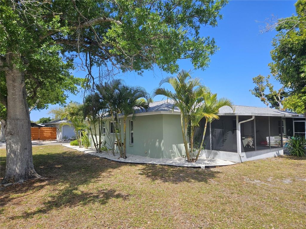 Photo of 105 Base Avenue E, Venice, FL 34285 (MLS # N6143603)