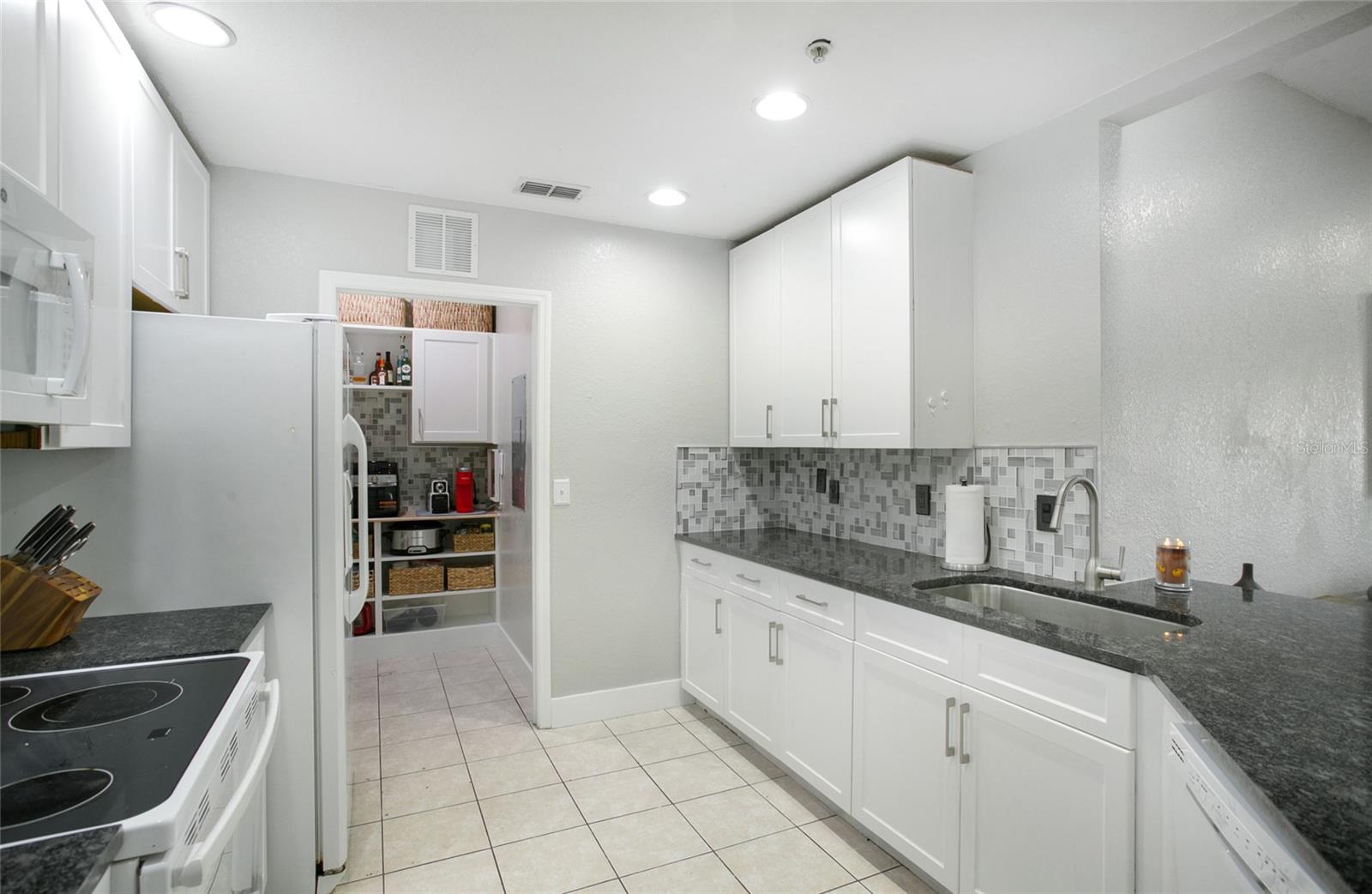 3051 GREYSTONE LOOP 302