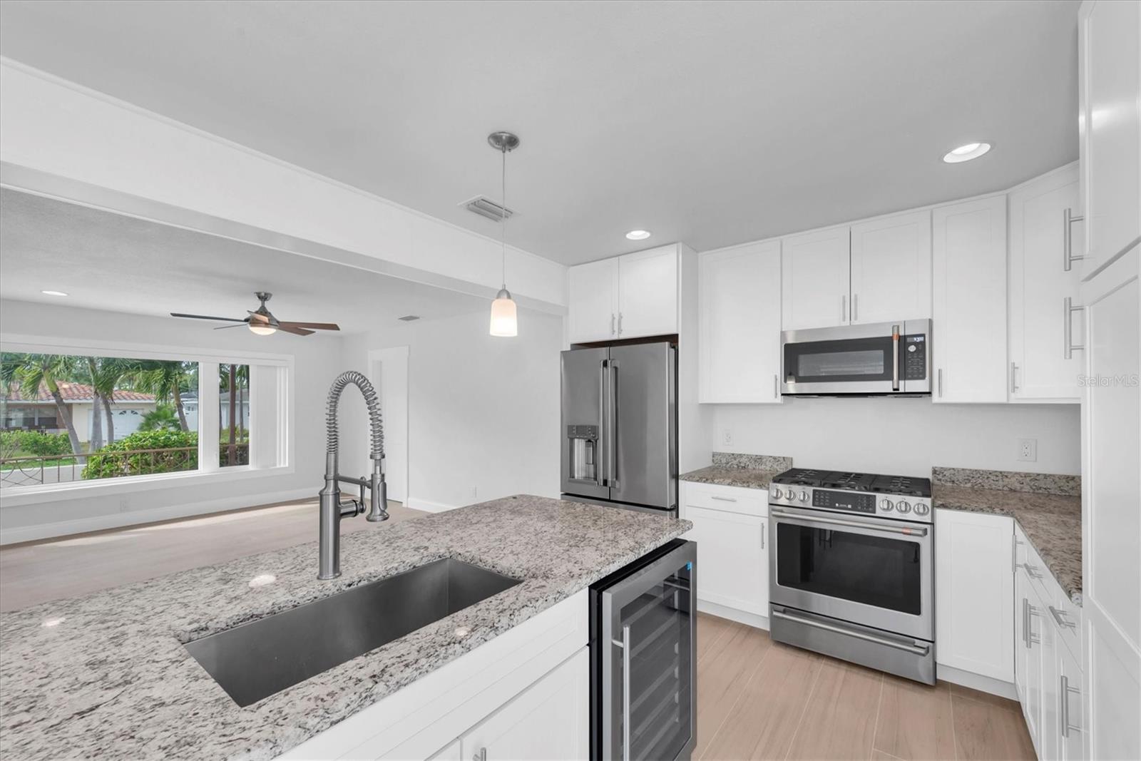 MANDALAY SUB - Residential Lease