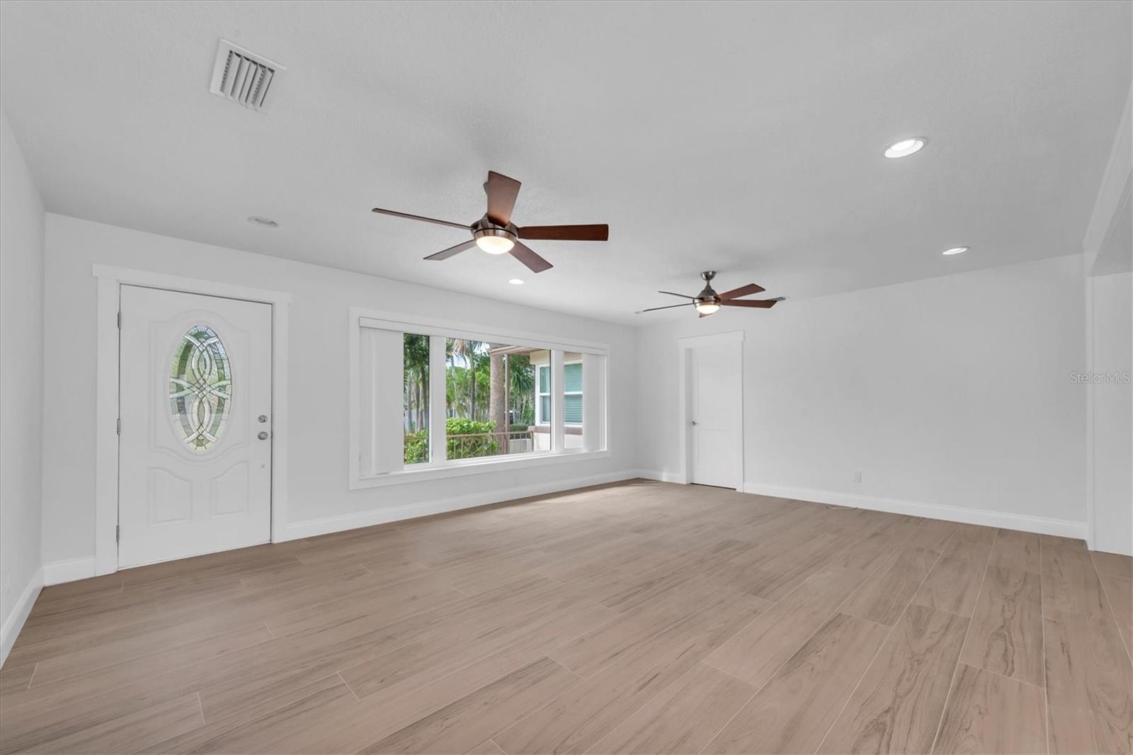 MANDALAY SUB - Residential Lease