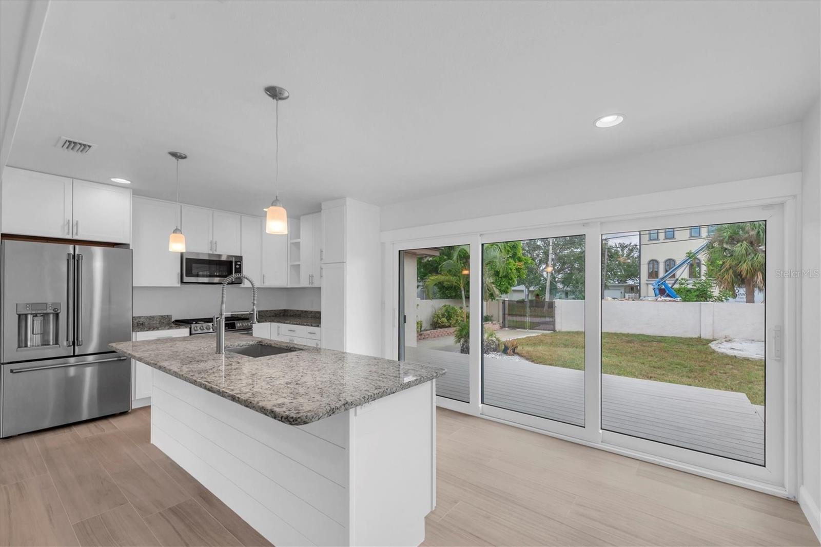 MANDALAY SUB - Residential Lease