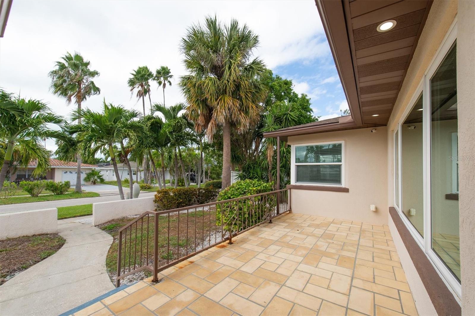 MANDALAY SUB - Residential Lease