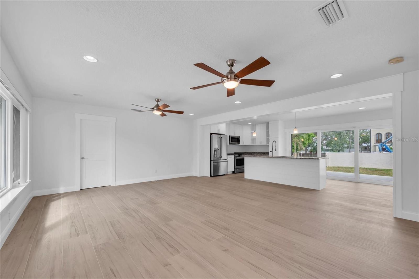 MANDALAY SUB - Residential Lease