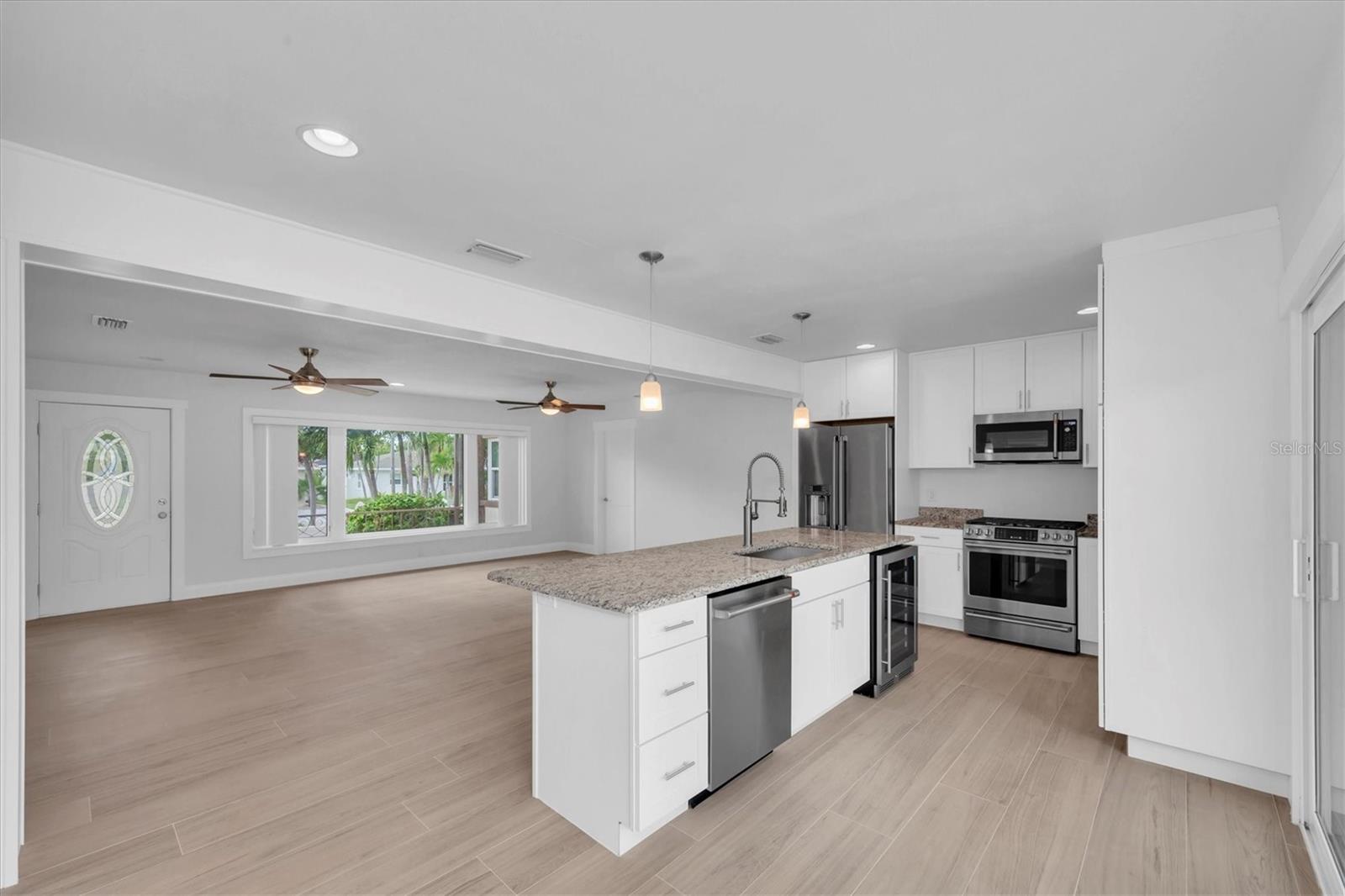 MANDALAY SUB - Residential Lease