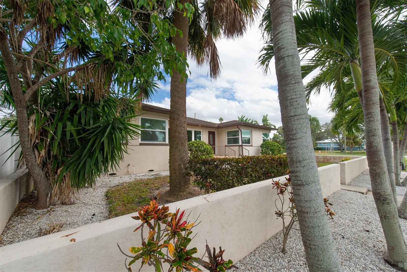 MANDALAY SUB - Residential Lease