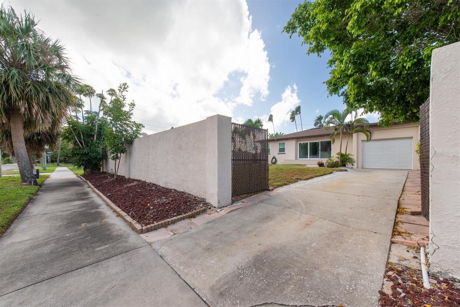 MANDALAY SUB - Residential Lease