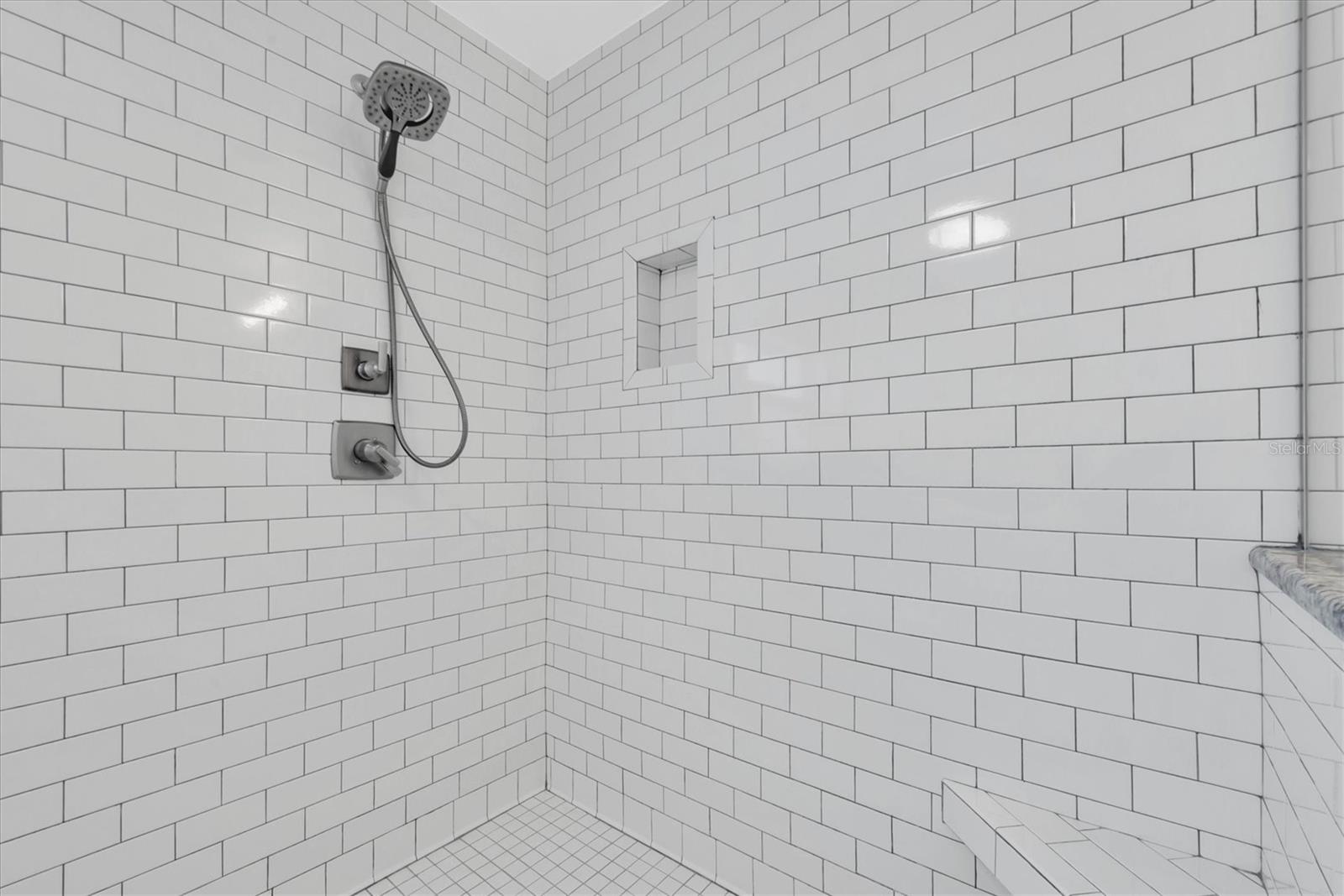 MANDALAY SUB - Residential Lease