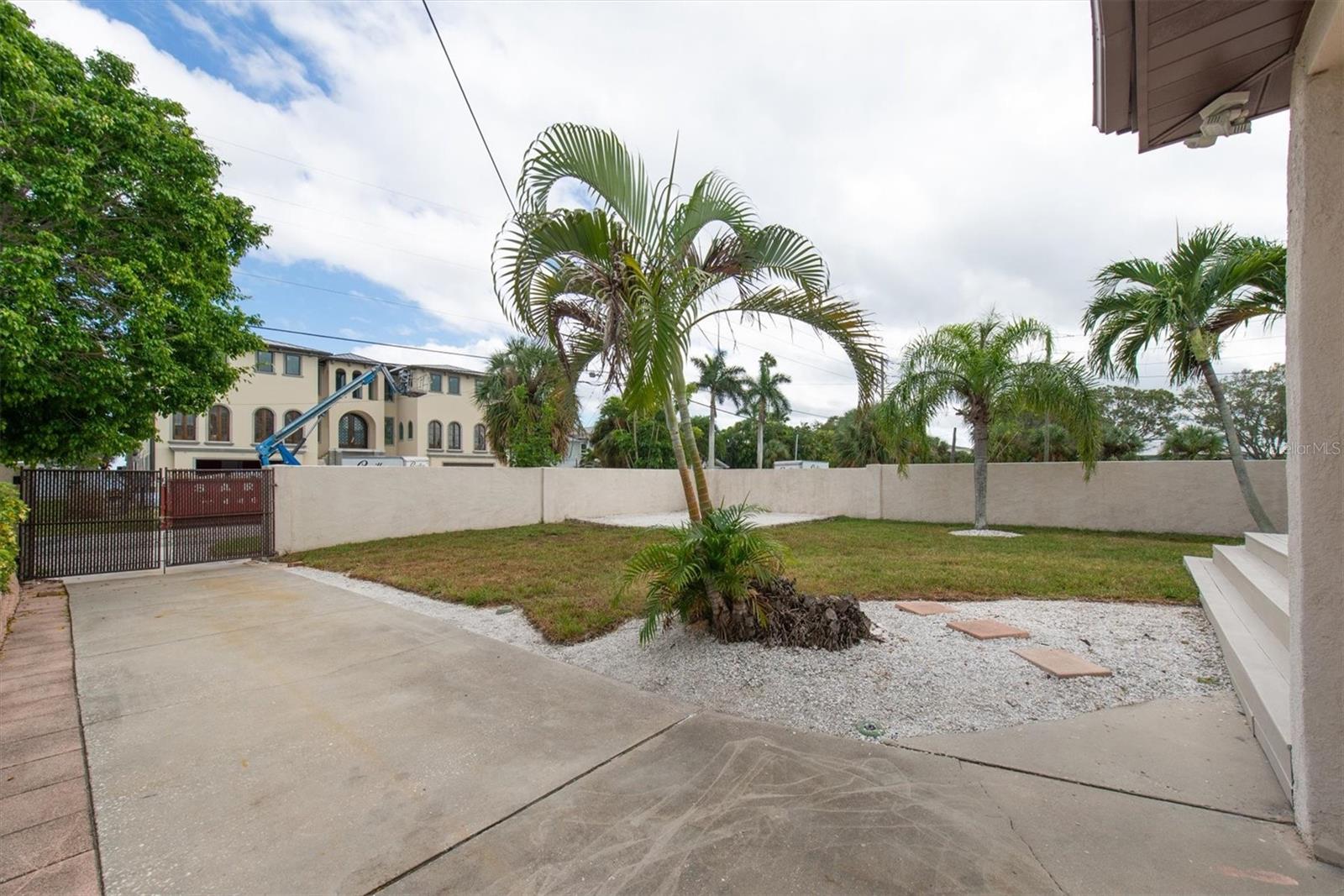 MANDALAY SUB - Residential Lease