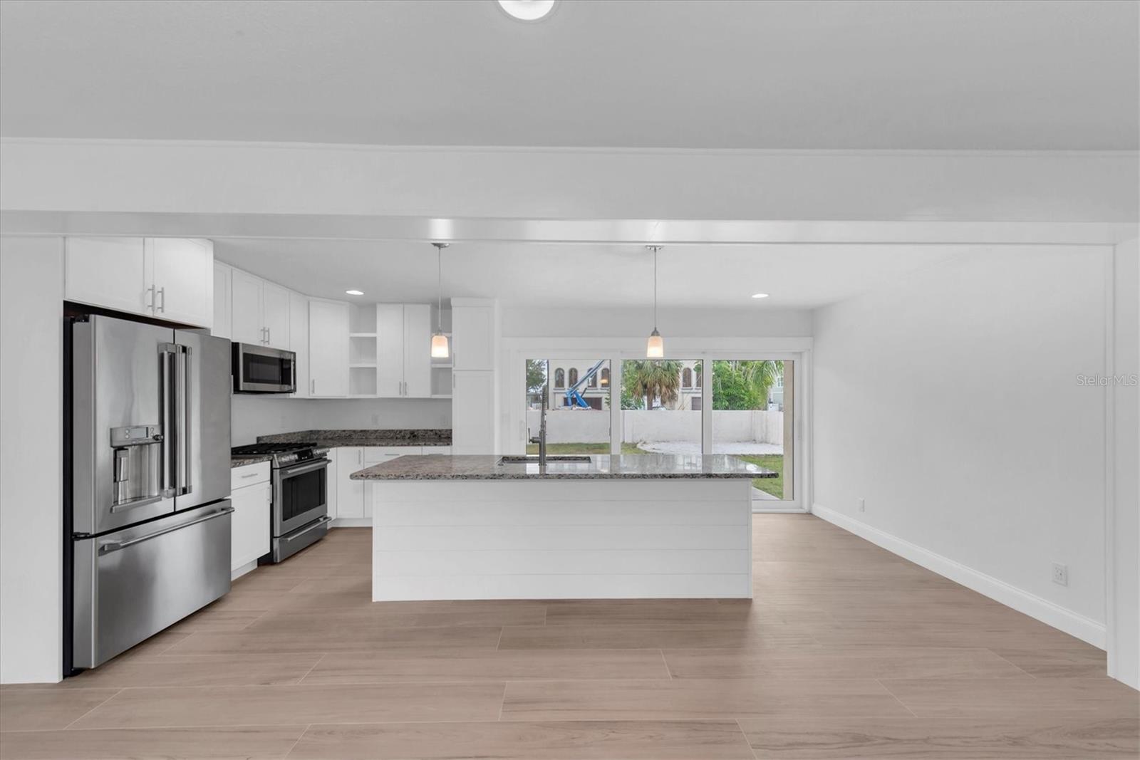 MANDALAY SUB - Residential Lease