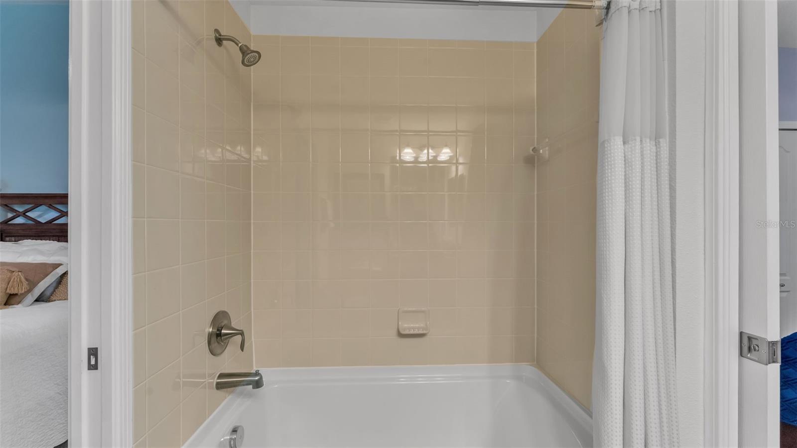 TRADITIONS PH 01 - Residential