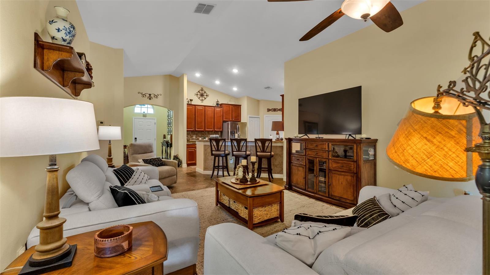 TRADITIONS PH 01 - Residential