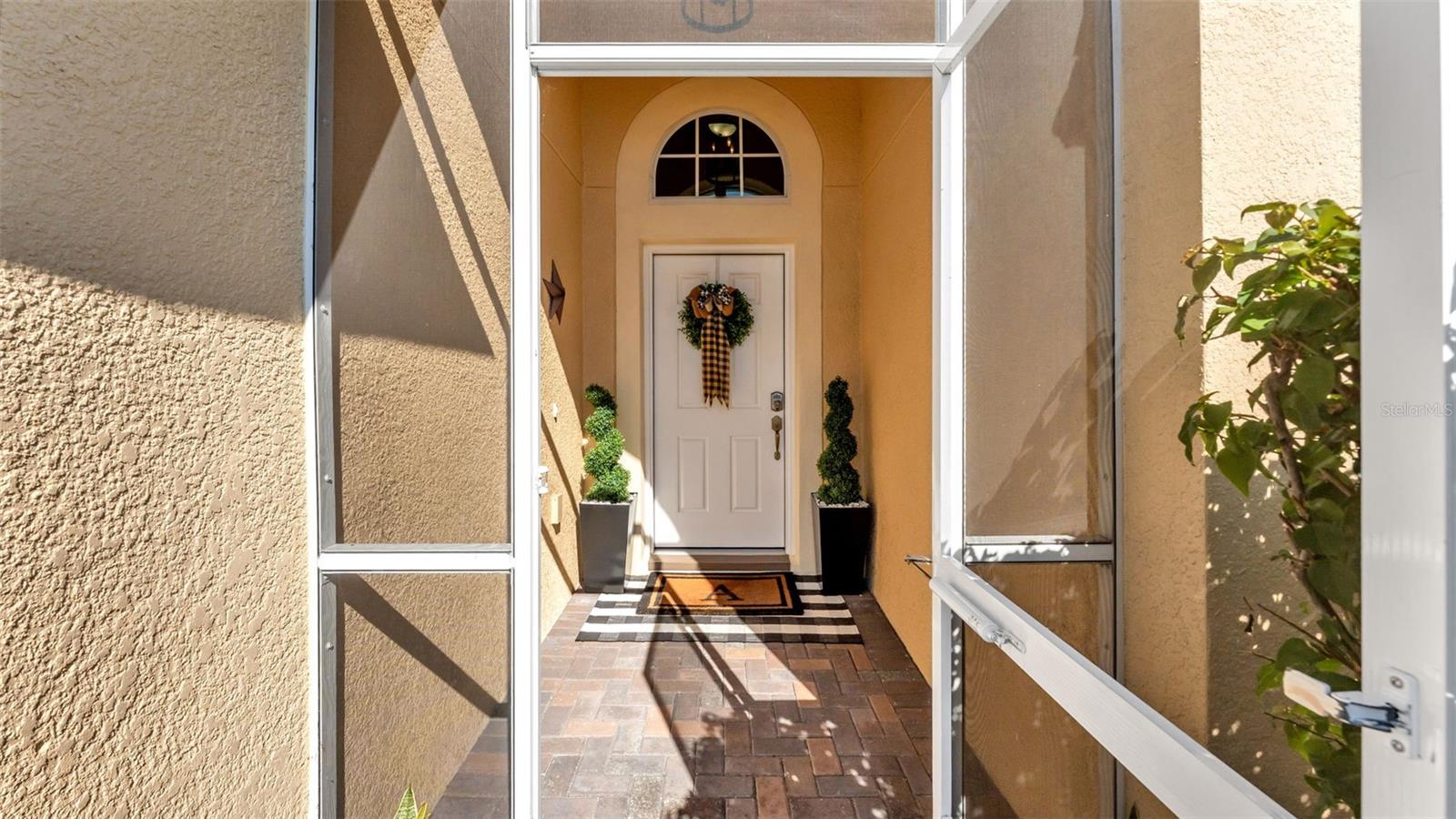 TRADITIONS PH 01 - Residential