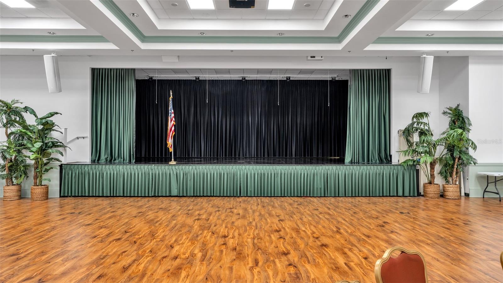 TRADITIONS PH 01 - Residential