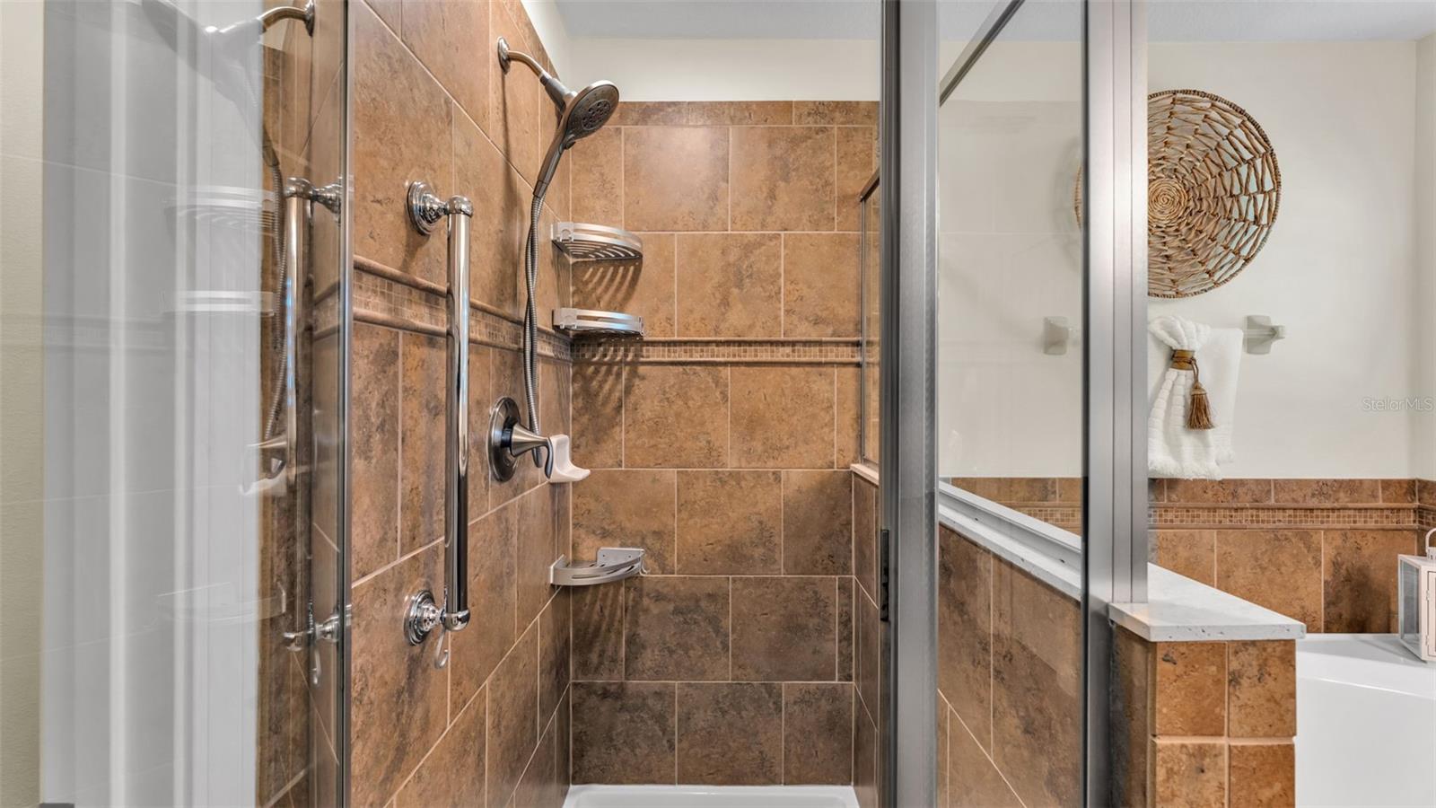 TRADITIONS PH 01 - Residential