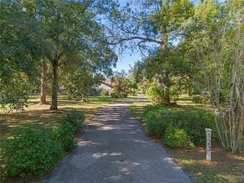 A home in WINTER HAVEN