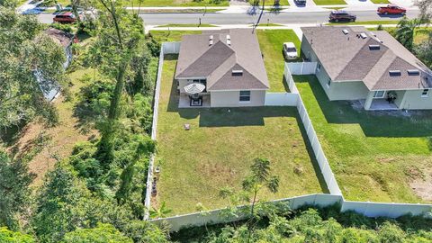 A home in LAKELAND