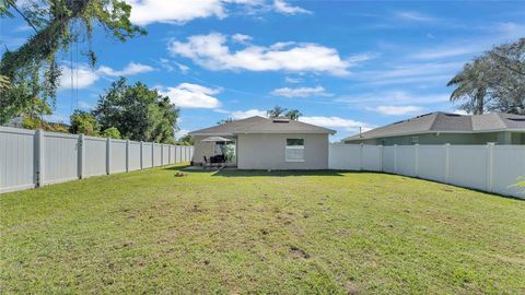 A home in LAKELAND