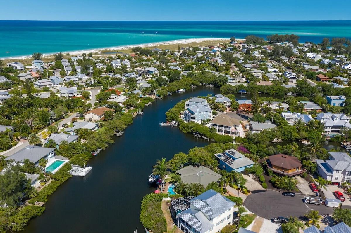 LUANA ISLES - Residential