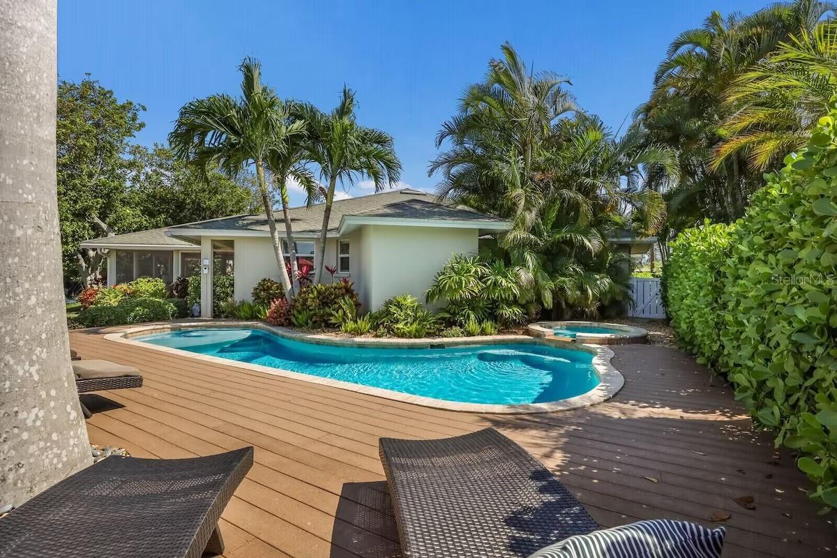 LUANA ISLES - Residential