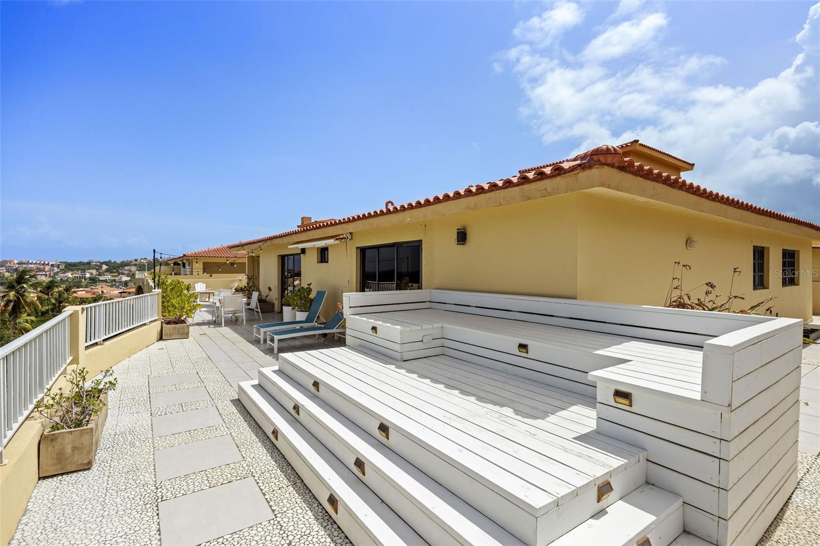 PALMANOVA PLAZA - Residential