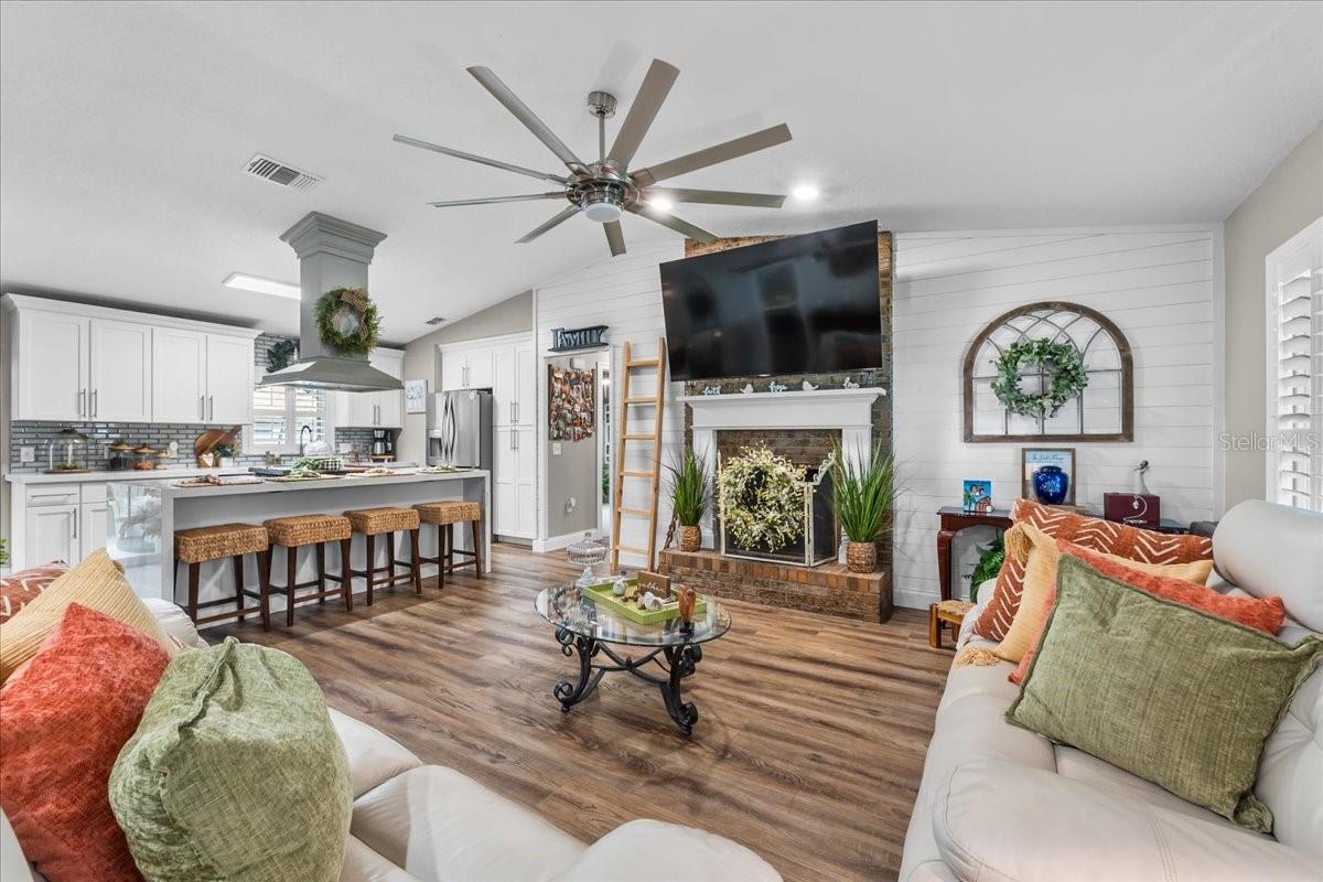 LAKE MCLEOD HILLS - Residential