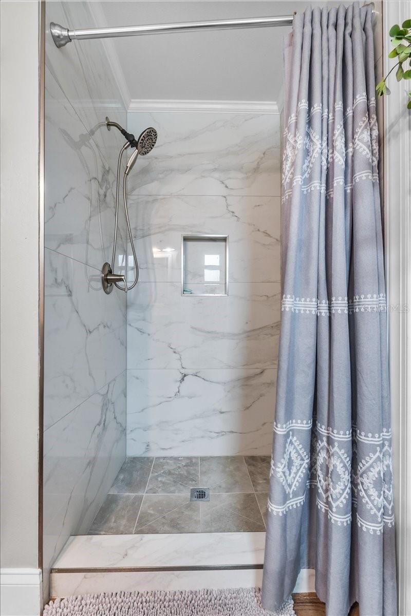 LAKE MCLEOD HILLS - Residential