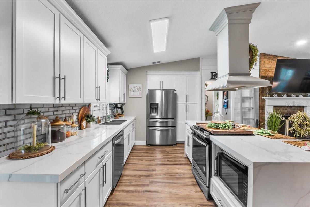 LAKE MCLEOD HILLS - Residential