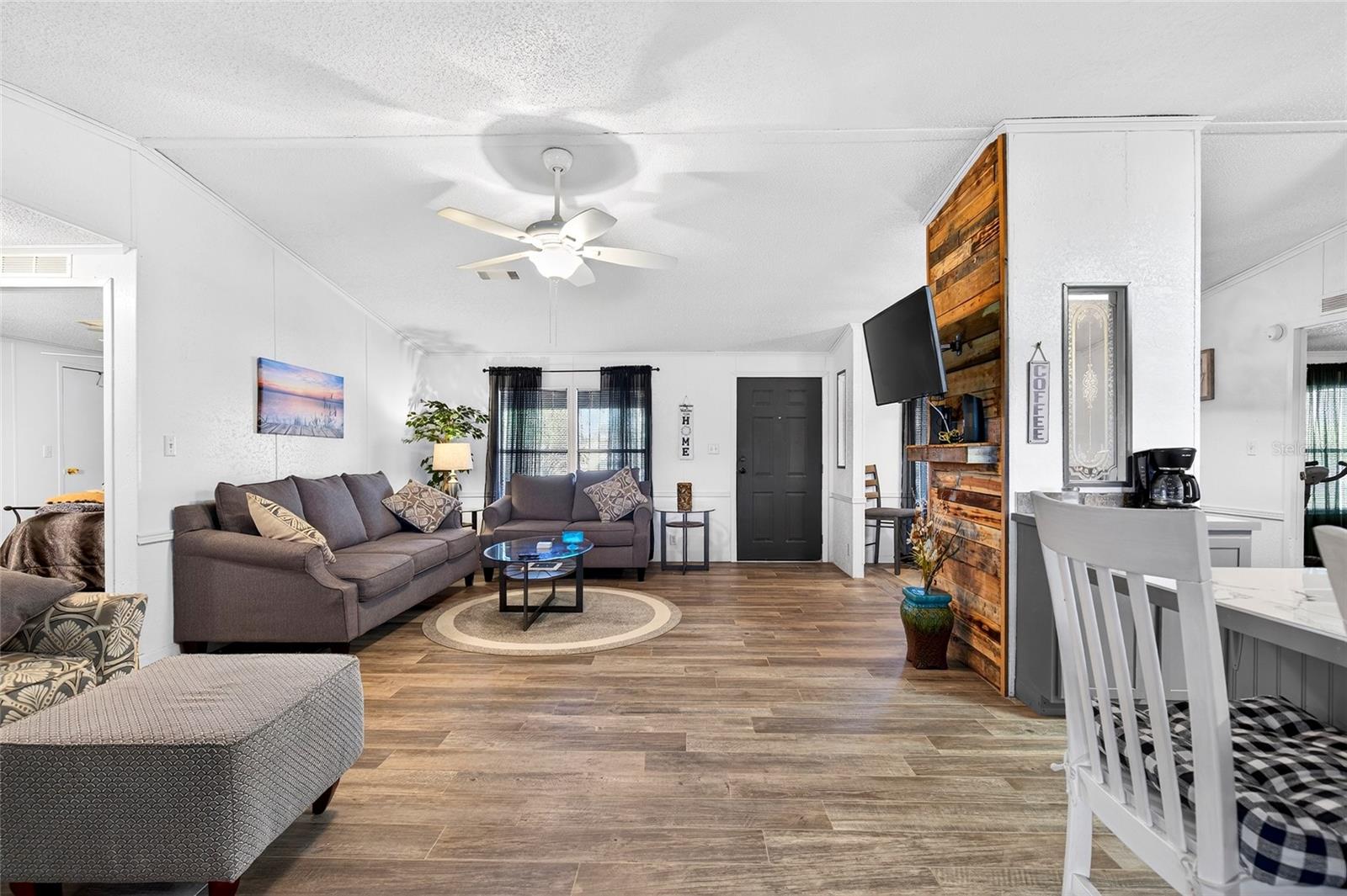 LAKE LYNNE - Residential