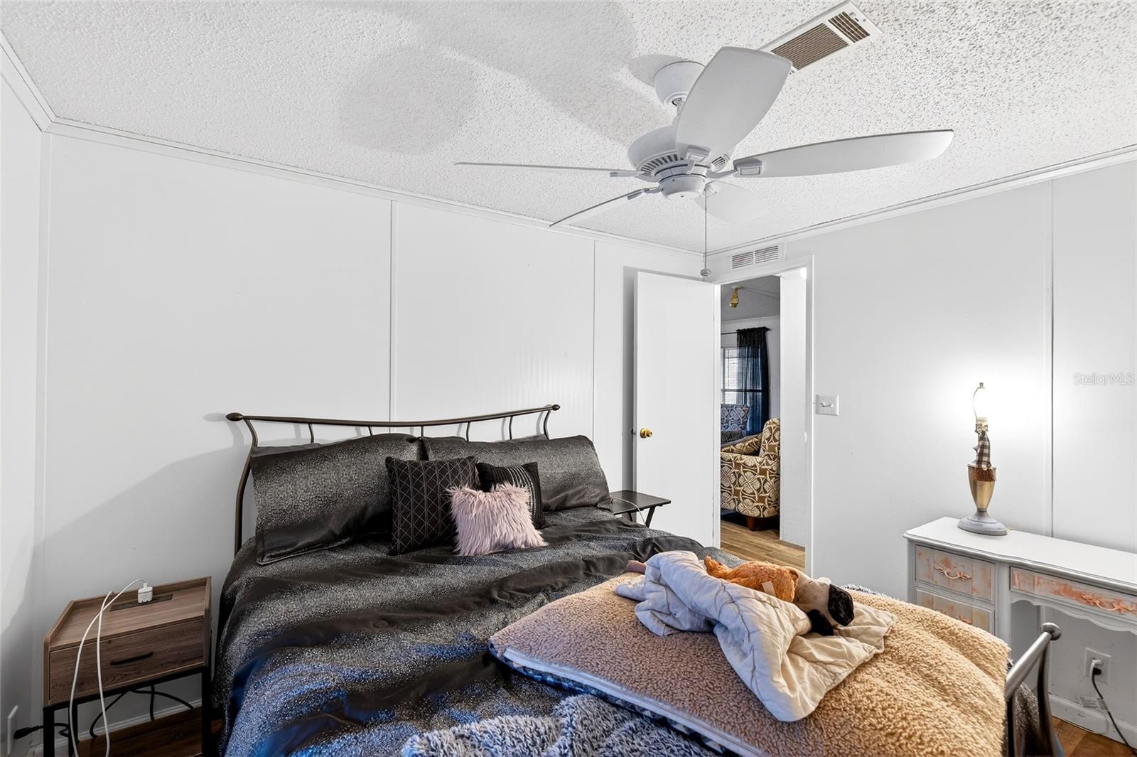 LAKE LYNNE - Residential